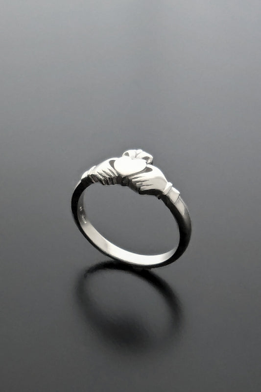 Heritgae Claddagh ring side profile