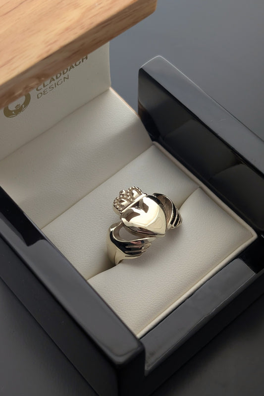 large chunky claddagh ring in box