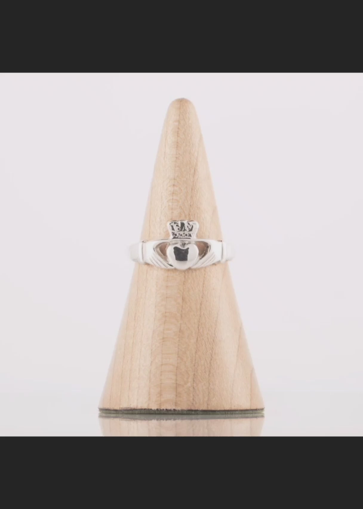 white-gold-claddagh-ring