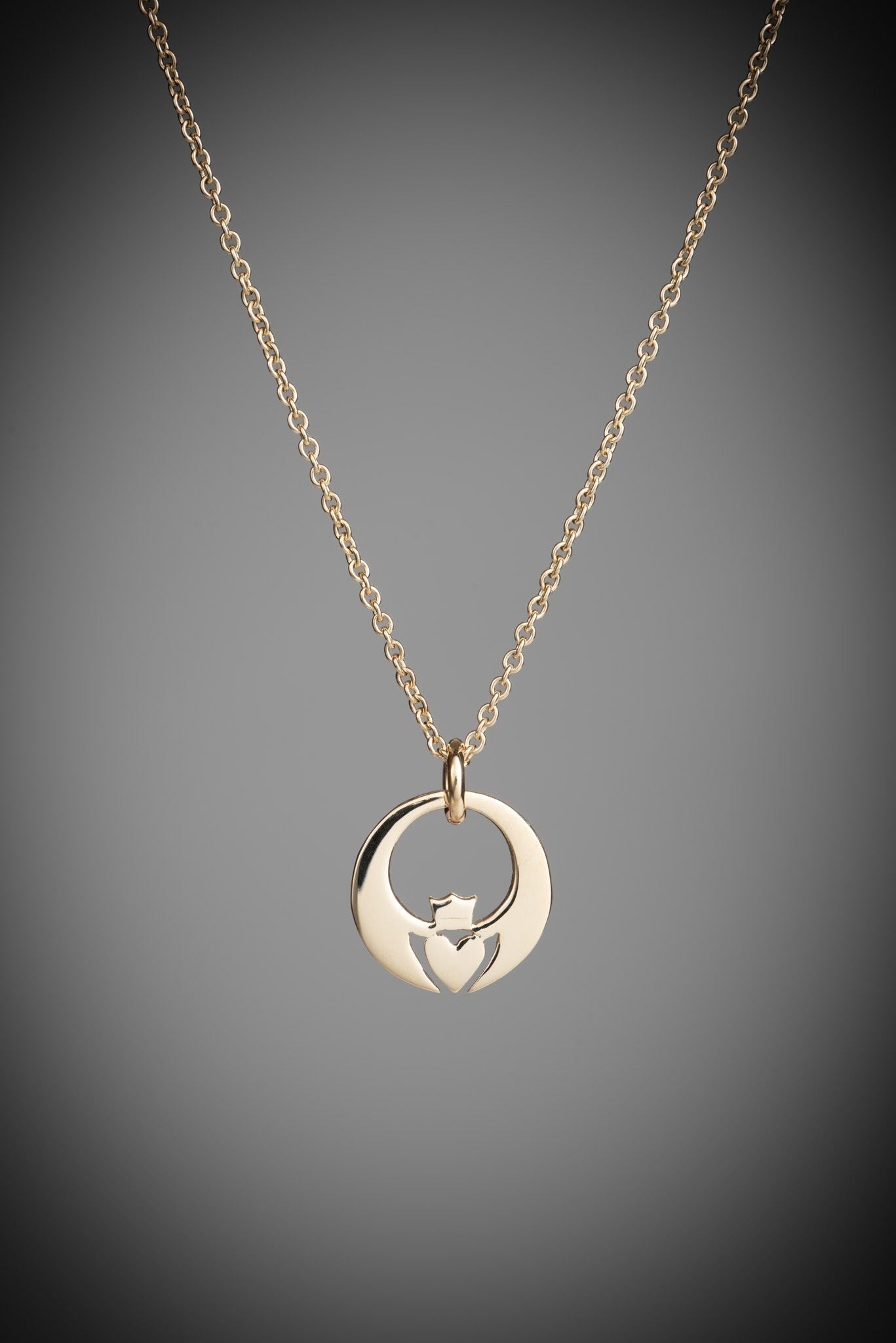 Gold-claddagh-pendant-small