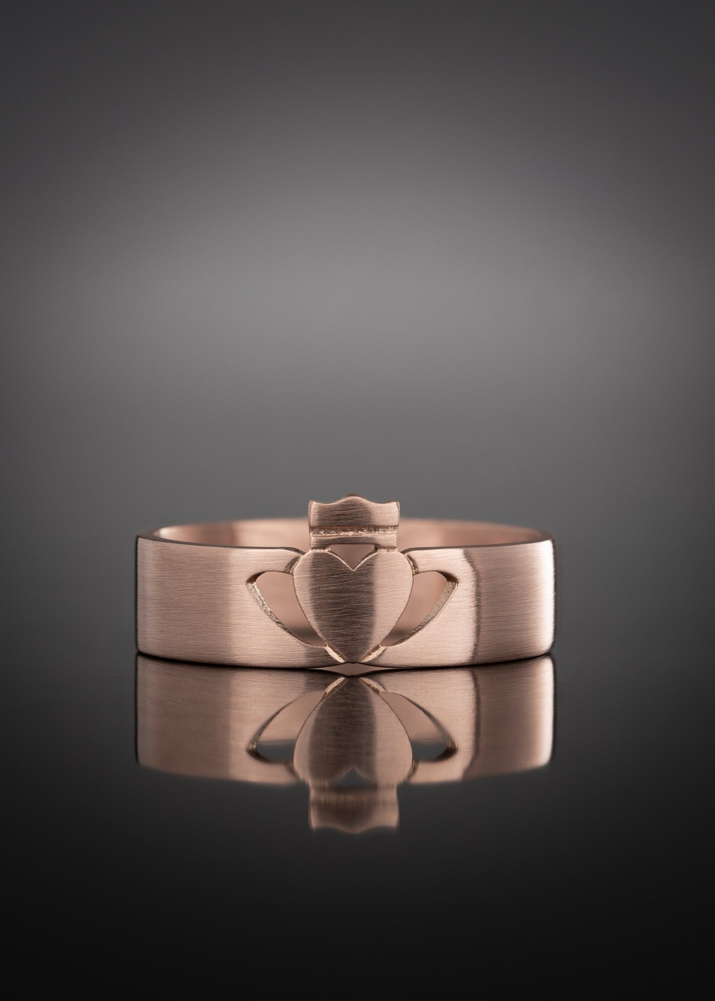 Men's Rose Gold Claddagh Ring Modern