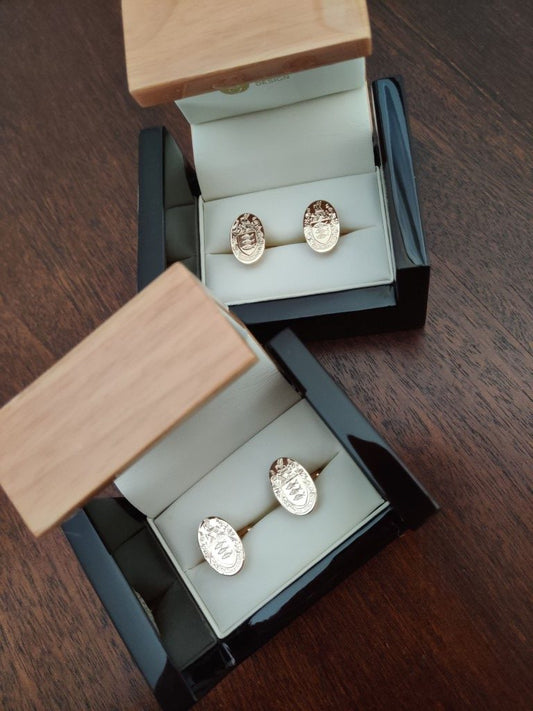 gold cufflinks handmade by claddagh design in their presentaion boxes