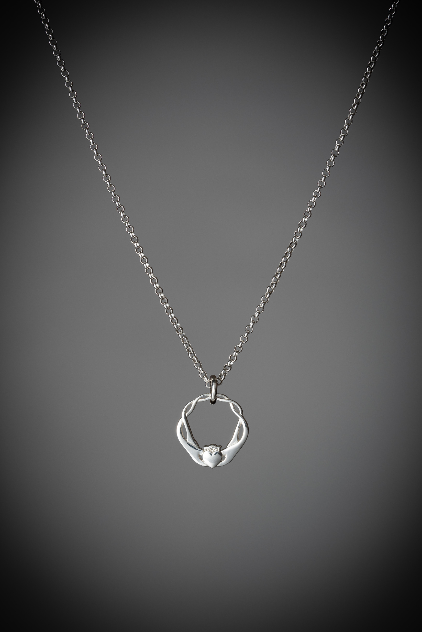 Silver infinity Claddaghpendant on chain