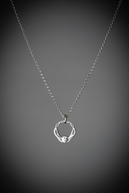 Silver infinity Claddaghpendant on chain