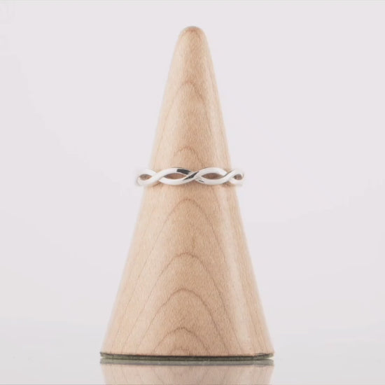 white gold twist ring 360 degree view rotating video