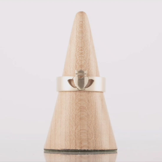 This video features a 360 degree view of the men's gold Claddagh ring iin a modern style