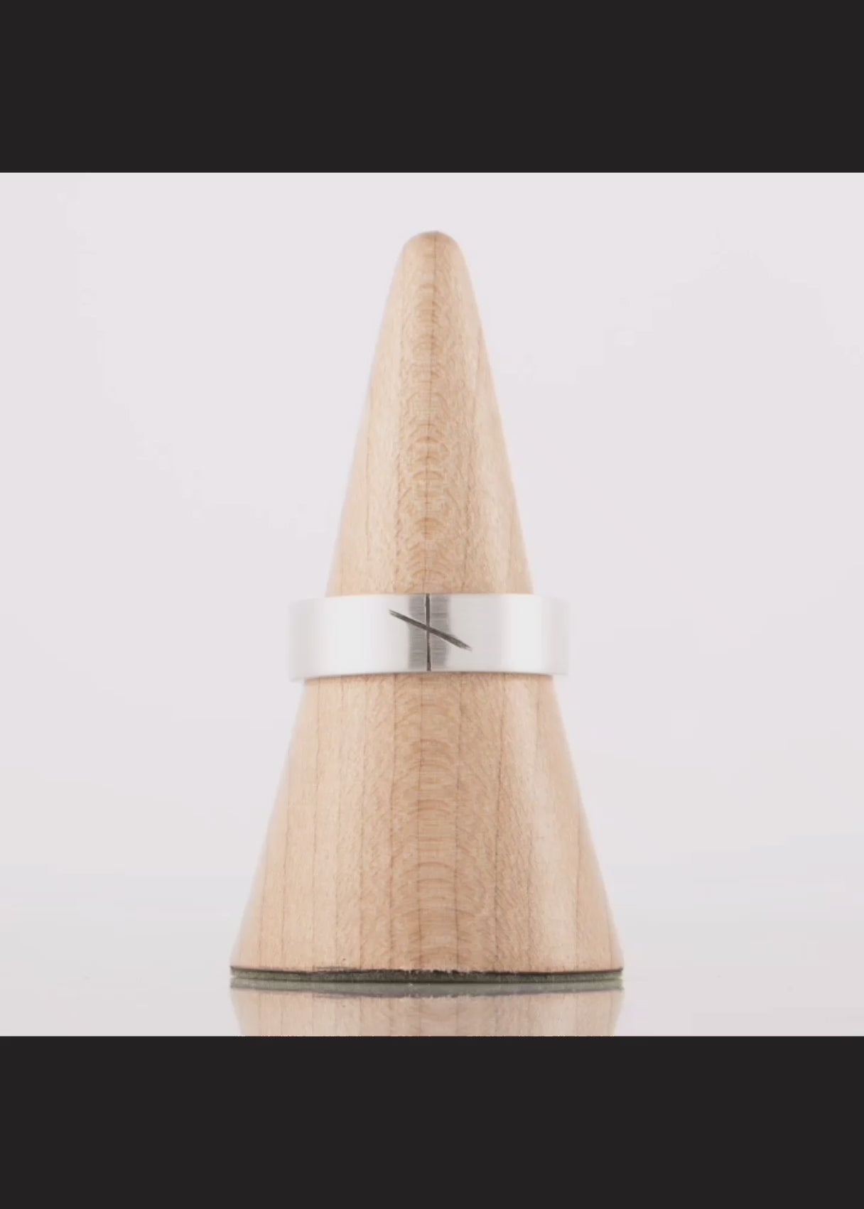 360 degree view video of the Ogham ring for men