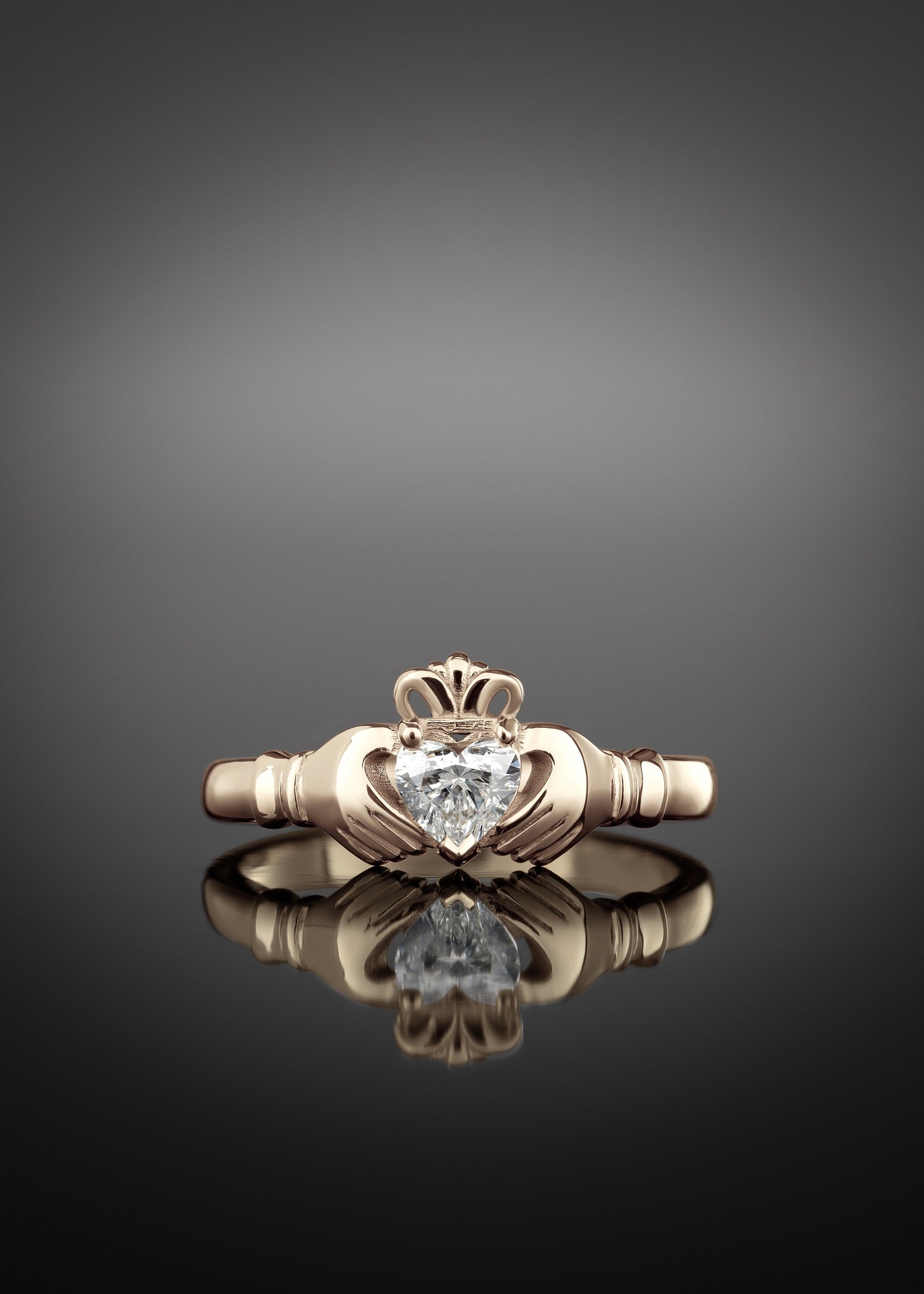 diamond claddagh ring in gold