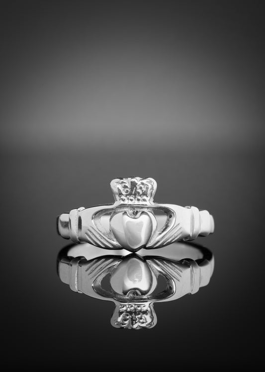 White gold Claddagh ring