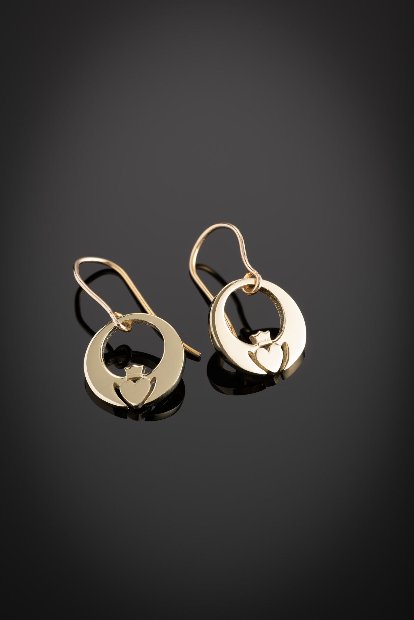 gold claddagh earrings