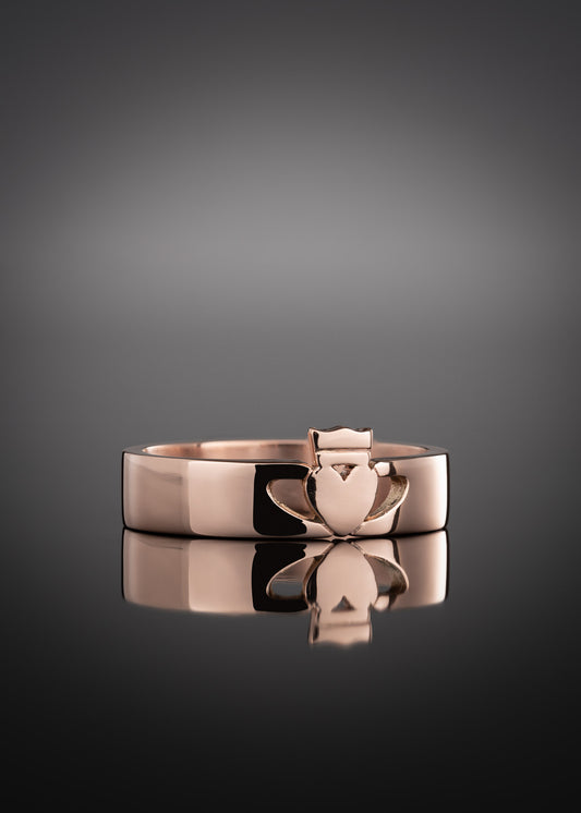 Rose gold Claddagh ring