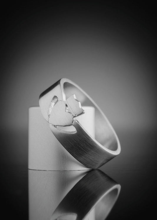 White Gold Men's Claddagh Ring Modern